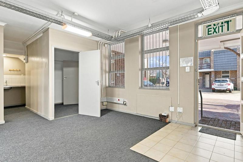 To Let Commercial Property for Rent in Pinelands Western Cape